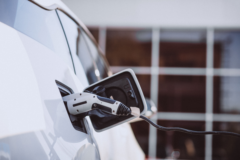 Avanço tecnológico permite carregar bateria de veículos elétricos em 10 minutos