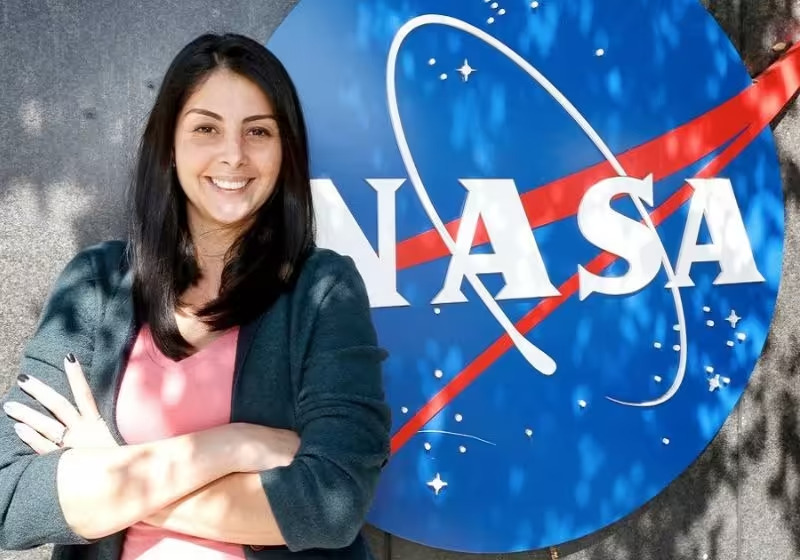 Mulher que era faxineira para pagar estudos hoje é engenheira de destaque na Nasa