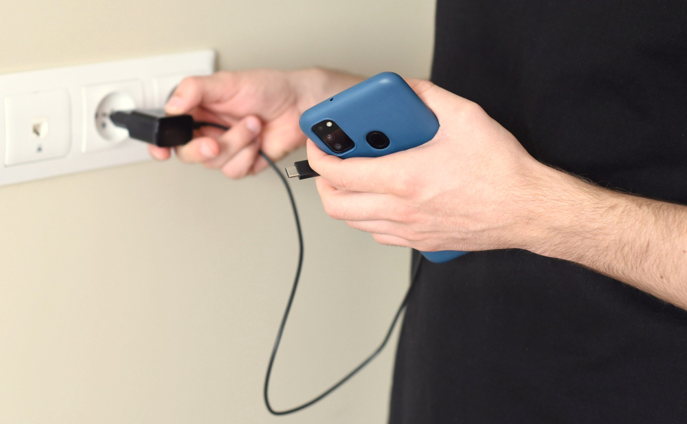Carregadores de celular podem ser padronizados no Brasil. Projeto de lei no Senado