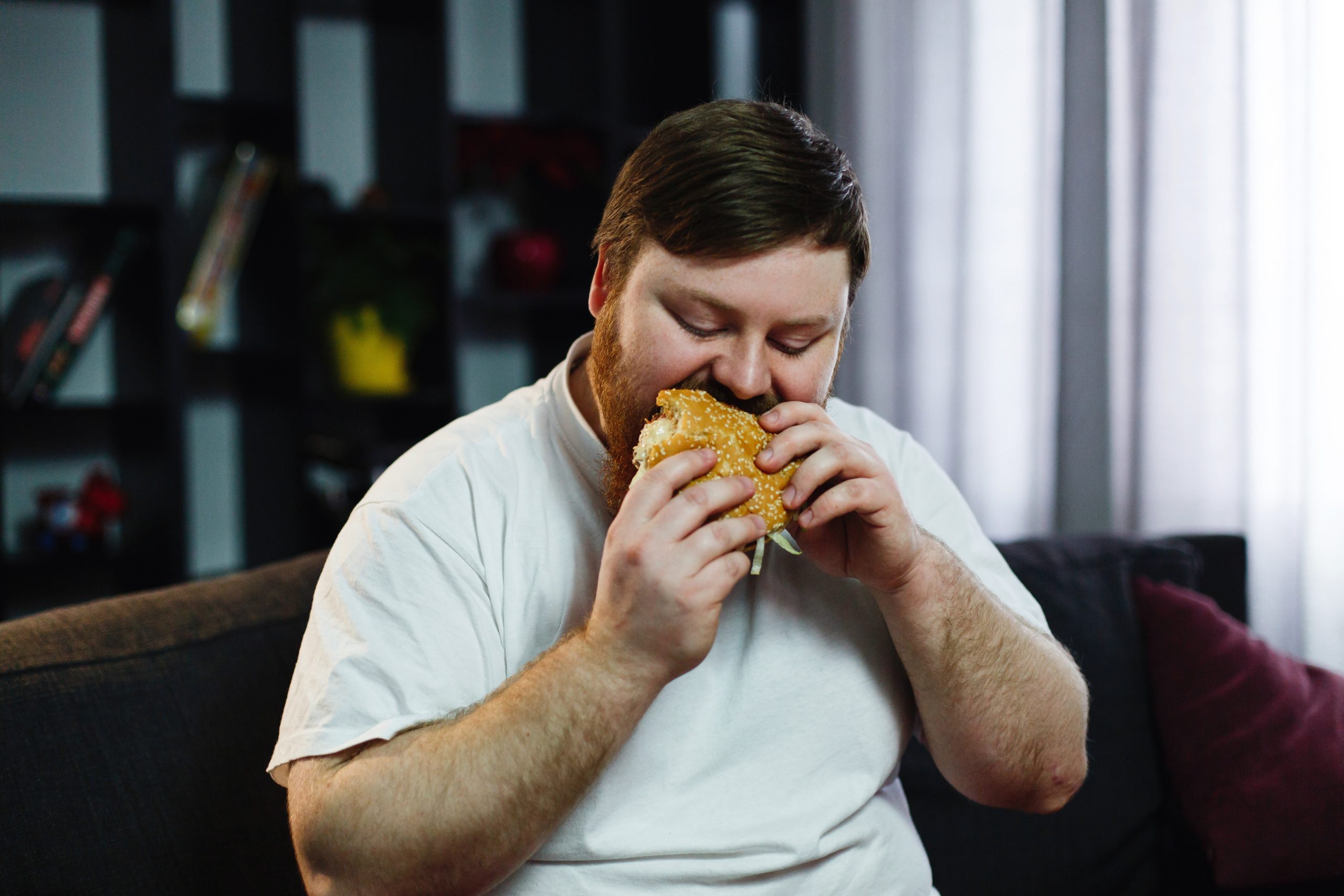 Sedentarismo e má alimentação podem afetar mais homens do que mulheres; entenda