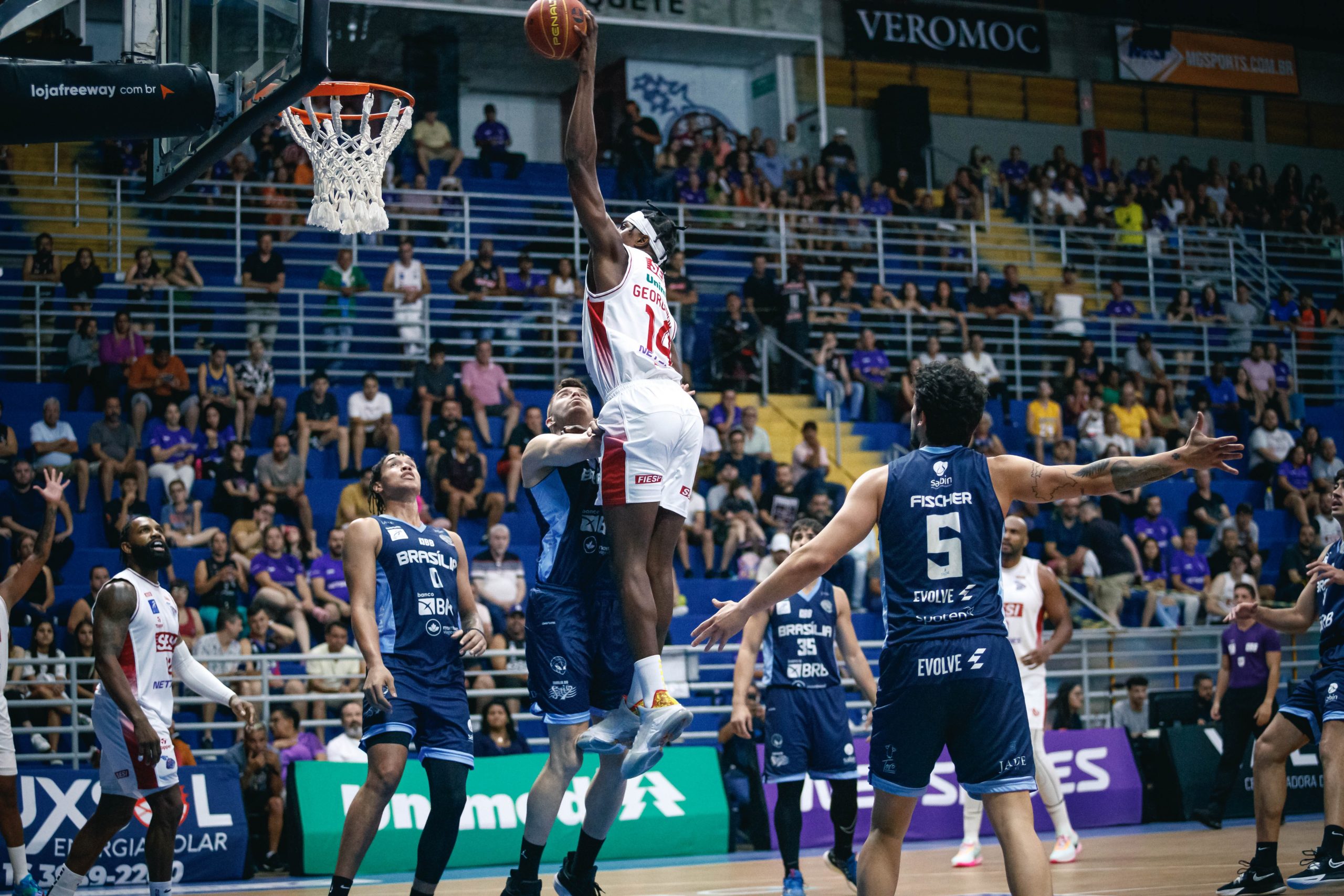 Sesi Franca terá jogo mais difícil da temporada nesta noite, contra o Mengo, no RJ