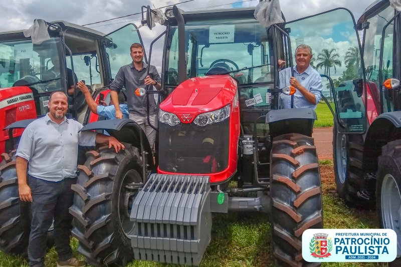Prefeito de Patrocínio Paulista recebe maquinários agrícolas do governo de São Paulo