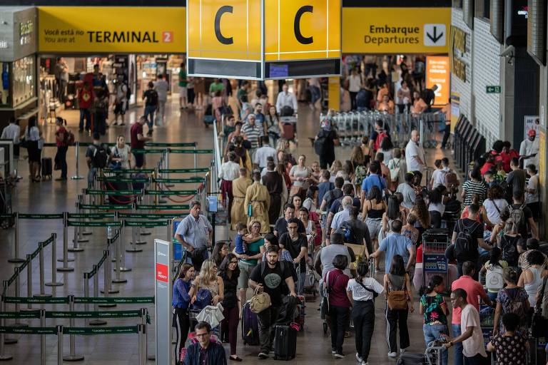Passagem aérea para o réveillon dobra de preço em relação a 2021, diz pesquisa