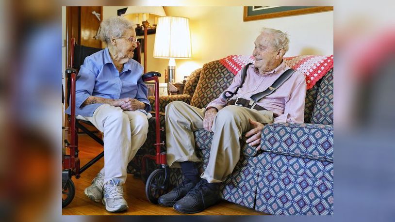 Casal com 100 anos de idade, casados por 79 anos, morre com 20 horas de diferença