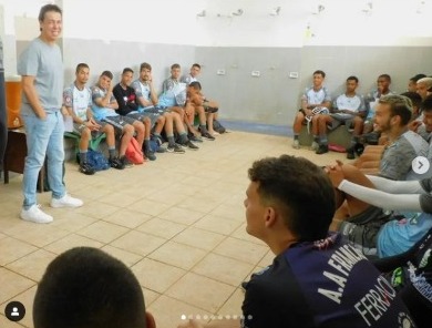 Helinho se reúne com elenco da Francana para a Copinha para incentivar a garotada