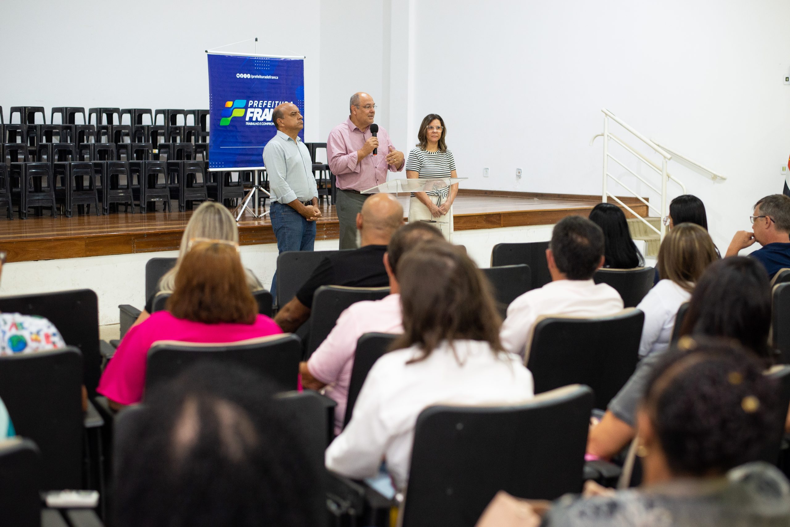 Em reunião com gestores, Alexandre Ferreira anuncia investimentos em creches