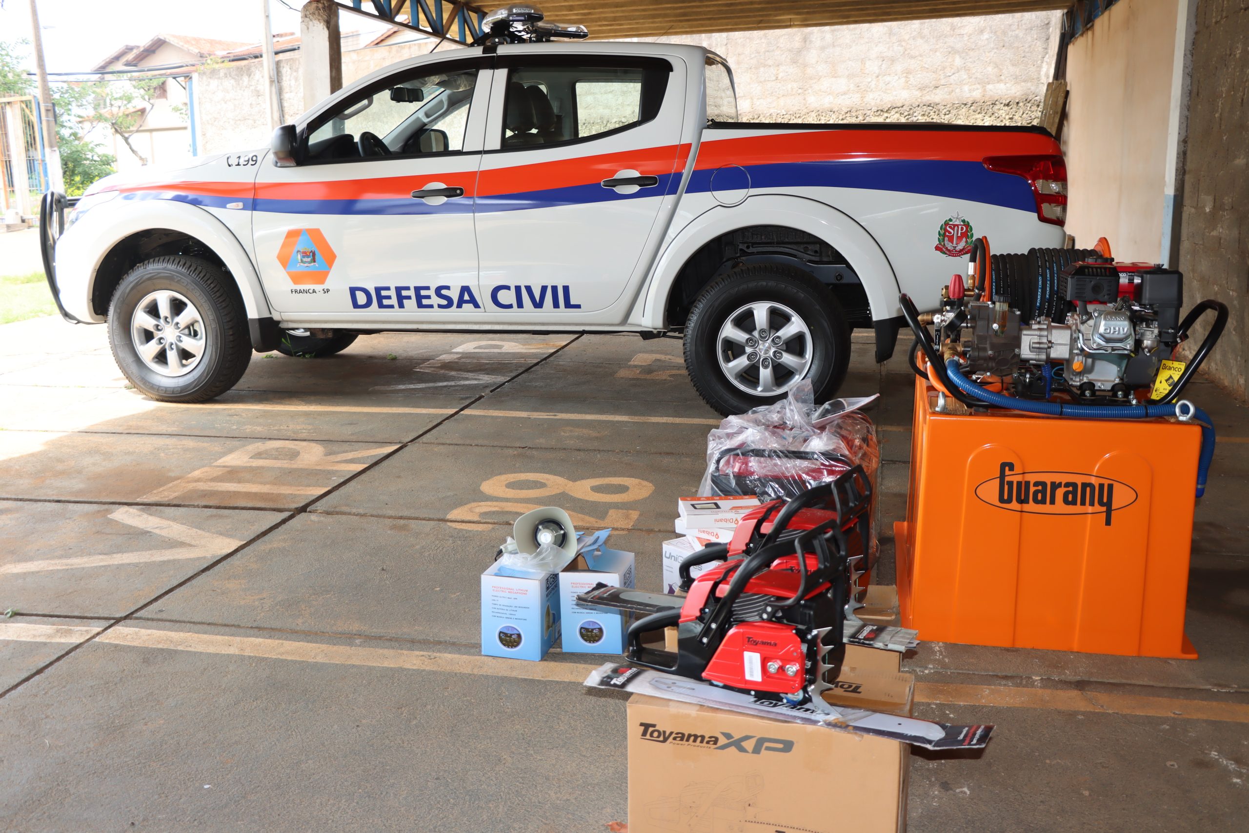 Defesa Civil de Franca recebe nova viatura e conjunto de equipamentos da Prefeitura