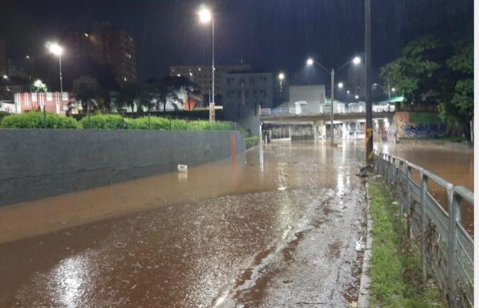 Chuvas fortes provocam 13 mortes e o caos em cidades do interior do Estado de SP