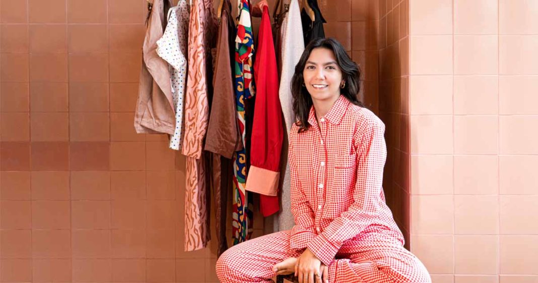 Demitida, estilista cria marca de pijamas para usar fora de casa e faz um golaço