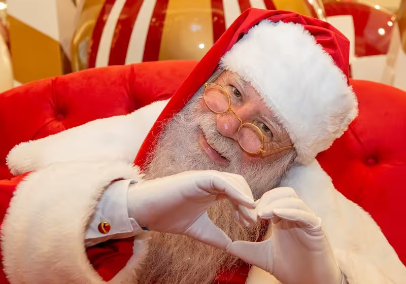 Papai Noel aprende Libras para atender crianças surdas: “transformador para a vida”