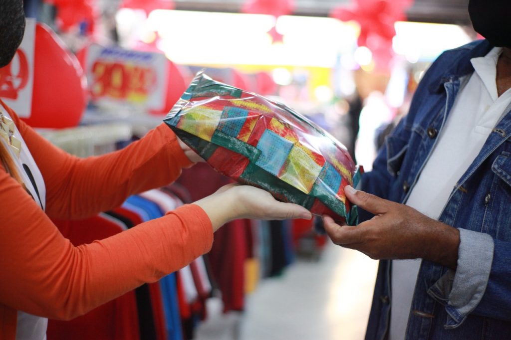 Procon orienta consumidores sobre trocas de presentes de Natal