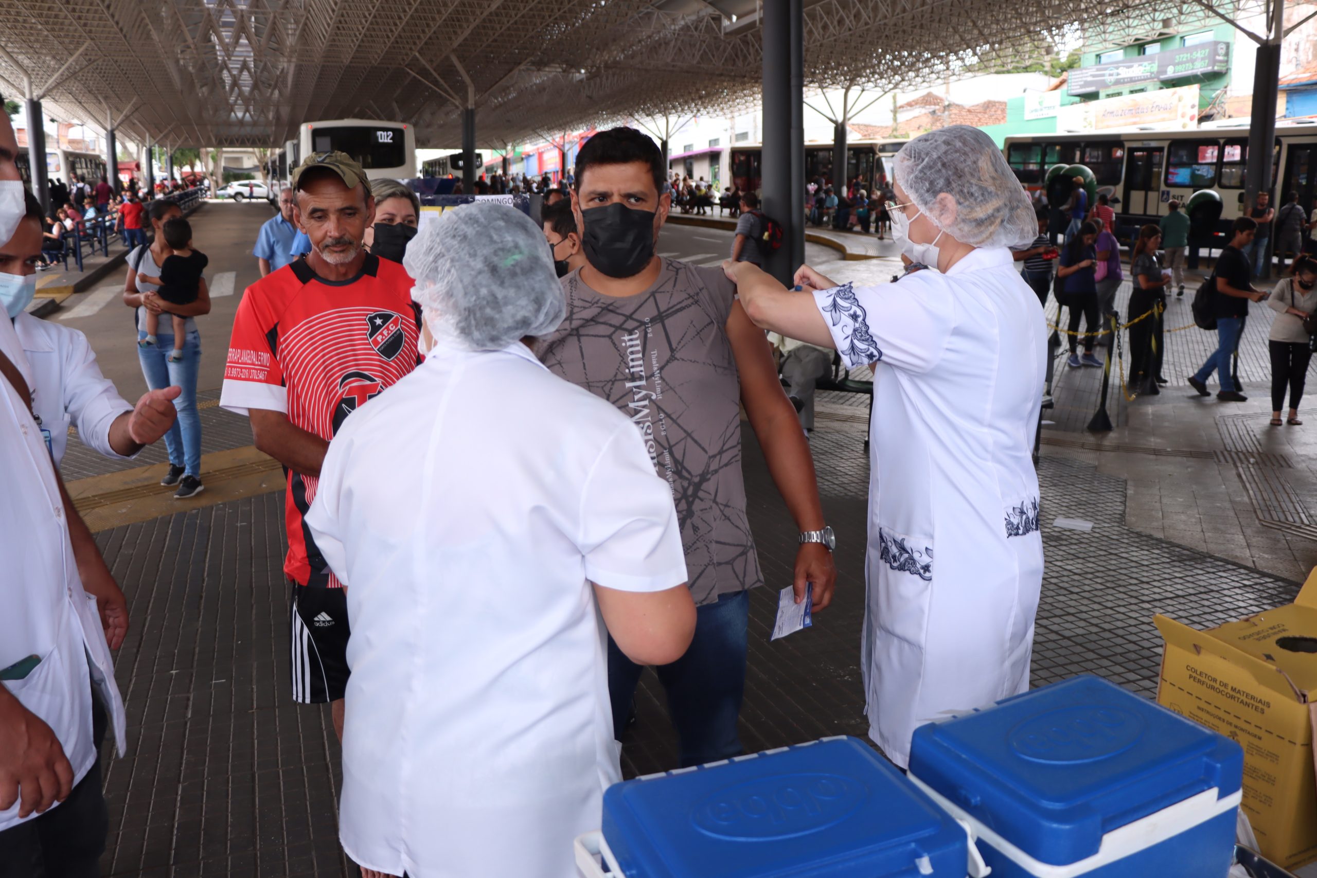Franca leva vacinação itinerante contra a Covid para o centro e escolas municipais