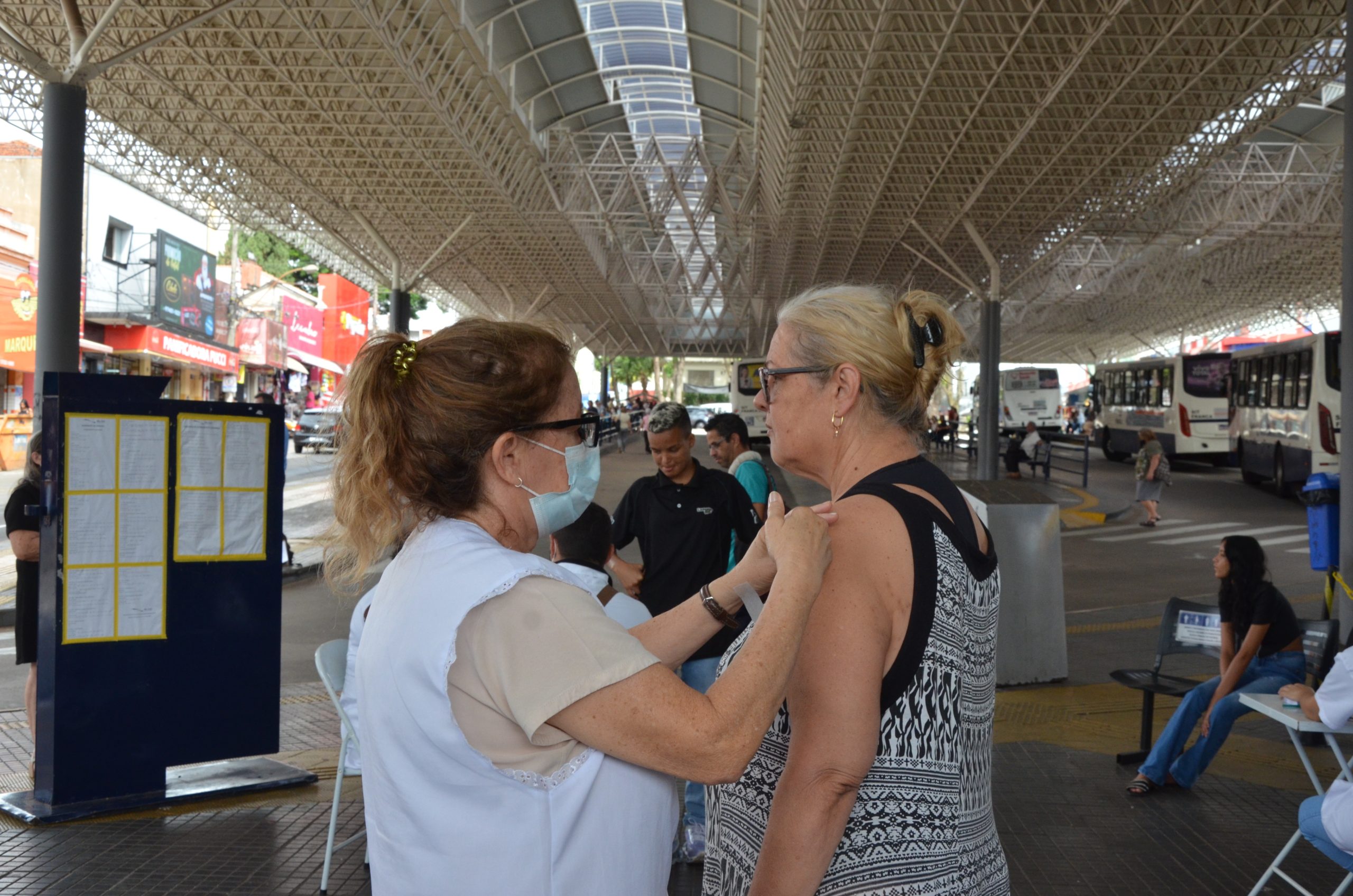 Vacinação Itinerante imuniza 800 pessoas em 3 dias e segue no Terminal Rodoviário