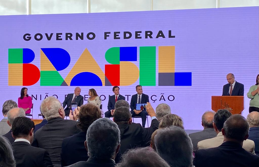 Setor calçadista comparece à posse de Alckmin como ministro do Desenvolvimento