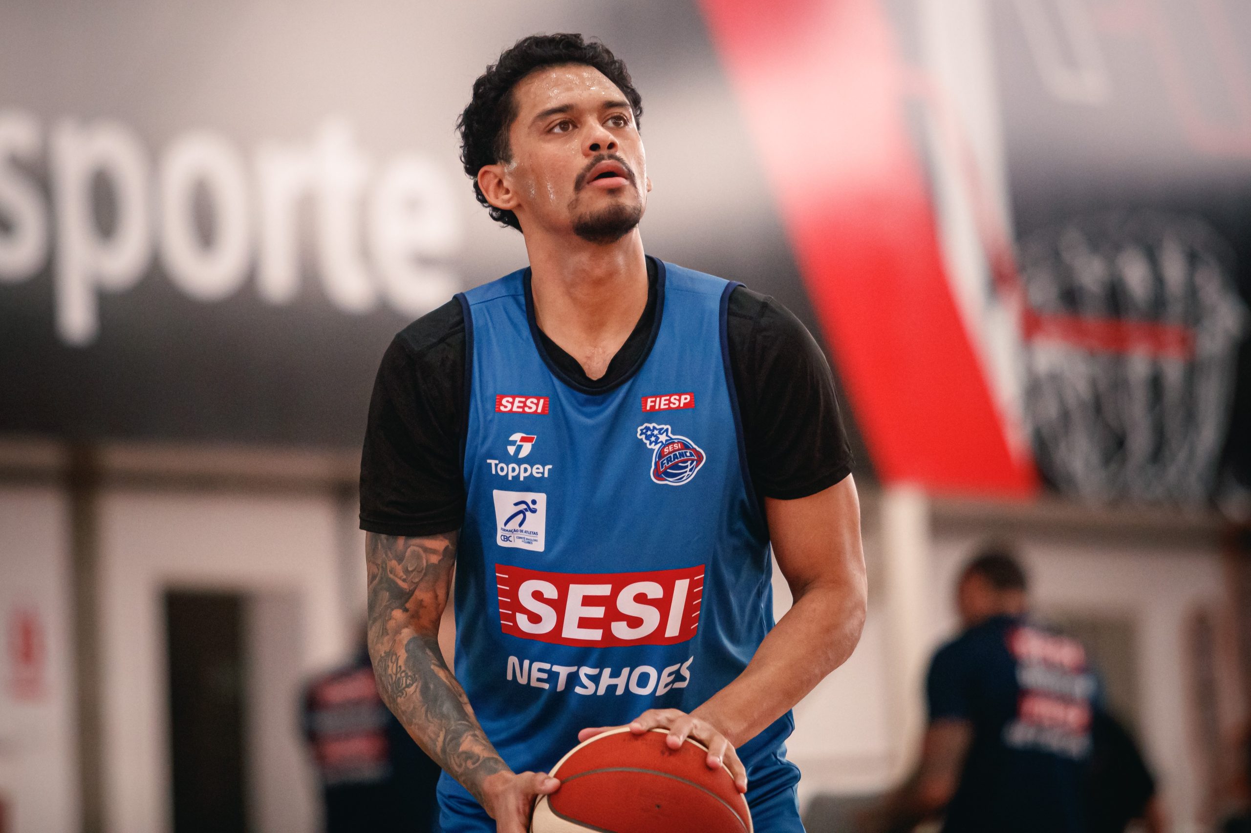 Sesi Franca Basquete apresenta seu novo reforço, Mike Smith, à torcida nesta noite