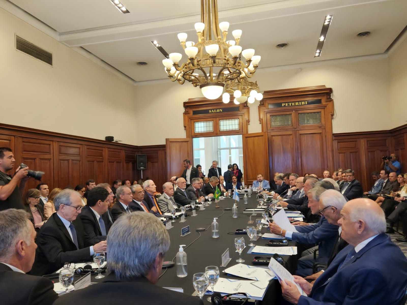 Indústrias calçadistas de Brasil e Argentina participam de encontro com presidentes