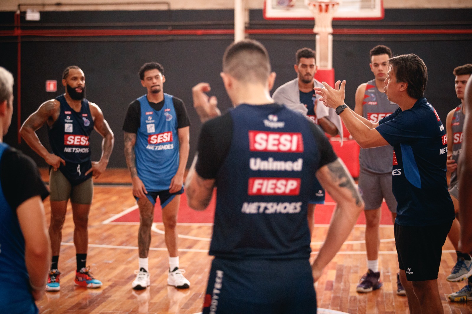 Com ala americano Mike Smith em quadra, Sesi Franca quer seguir vencendo pelo NBB