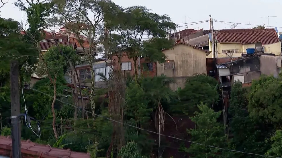Defesa Civil de SP vai analisar 10 casas interditadas após deslizamento em Franca