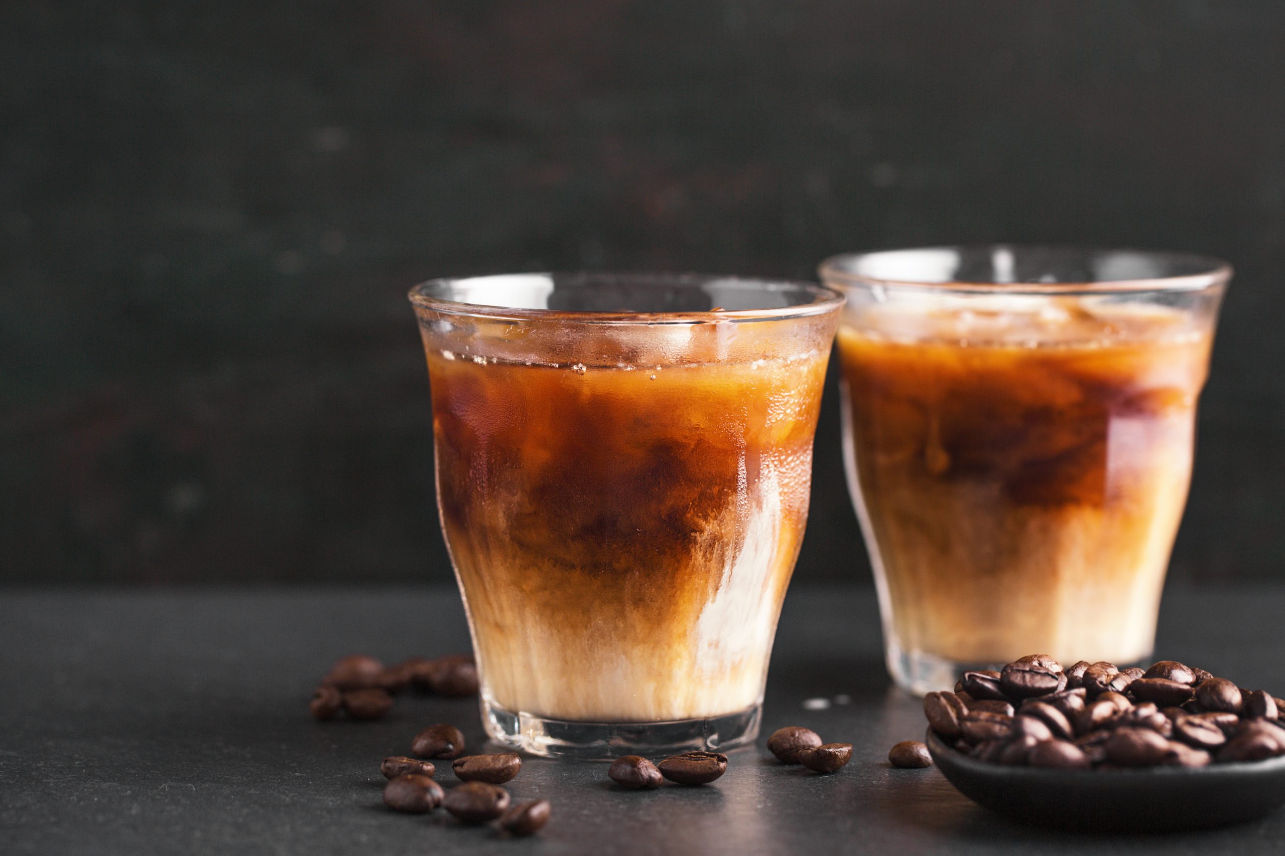 Aprenda a fazer cold brew, café gelado e perfeito para o verão