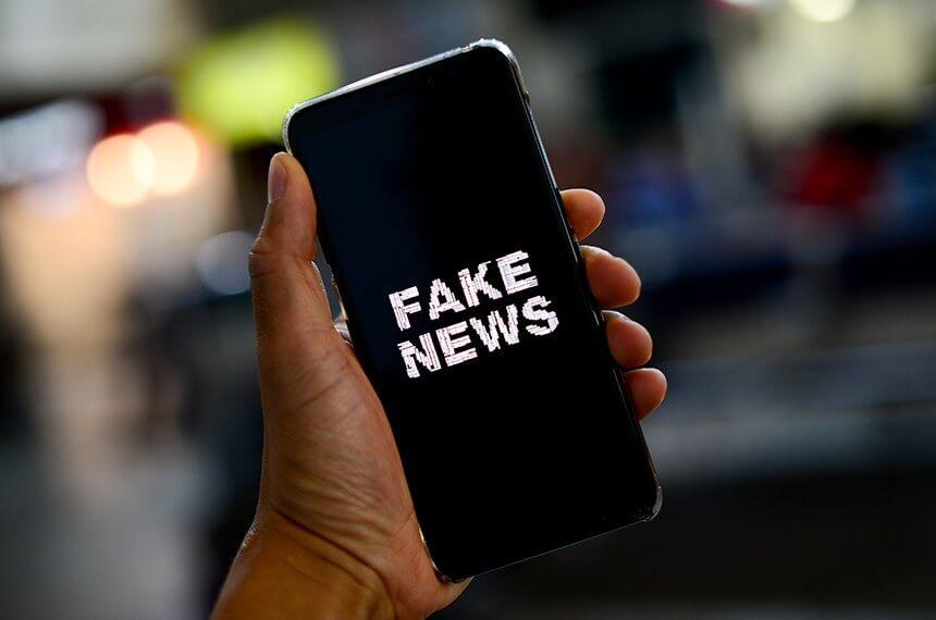 Saiba como ensinar crianças e adolescentes a identificar e combater fake news