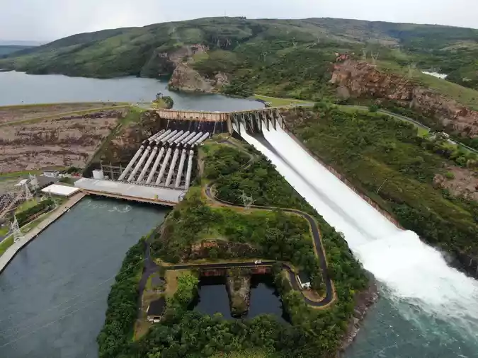 Após 11 anos, Furnas abre comportas do vertedouro nesta sexta (13): bonito de se ver