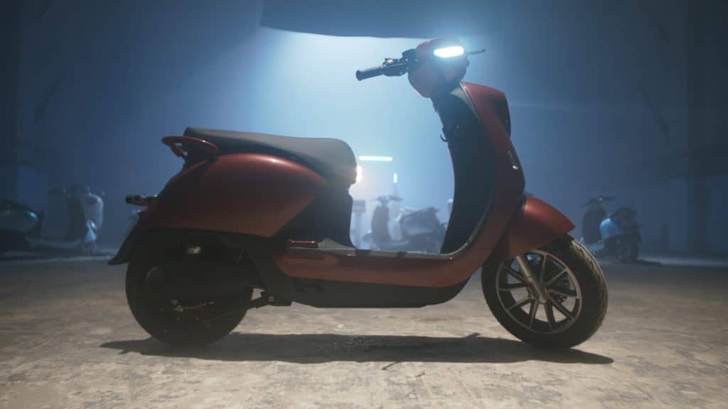 Não precisa colocar o pé no chão! Conheça a moto elétrica que se equilibra sozinha