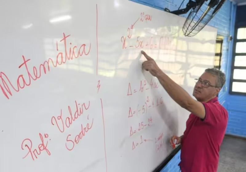 Professor cria técnica para ensinar matemática e faz sucesso entre os alunos