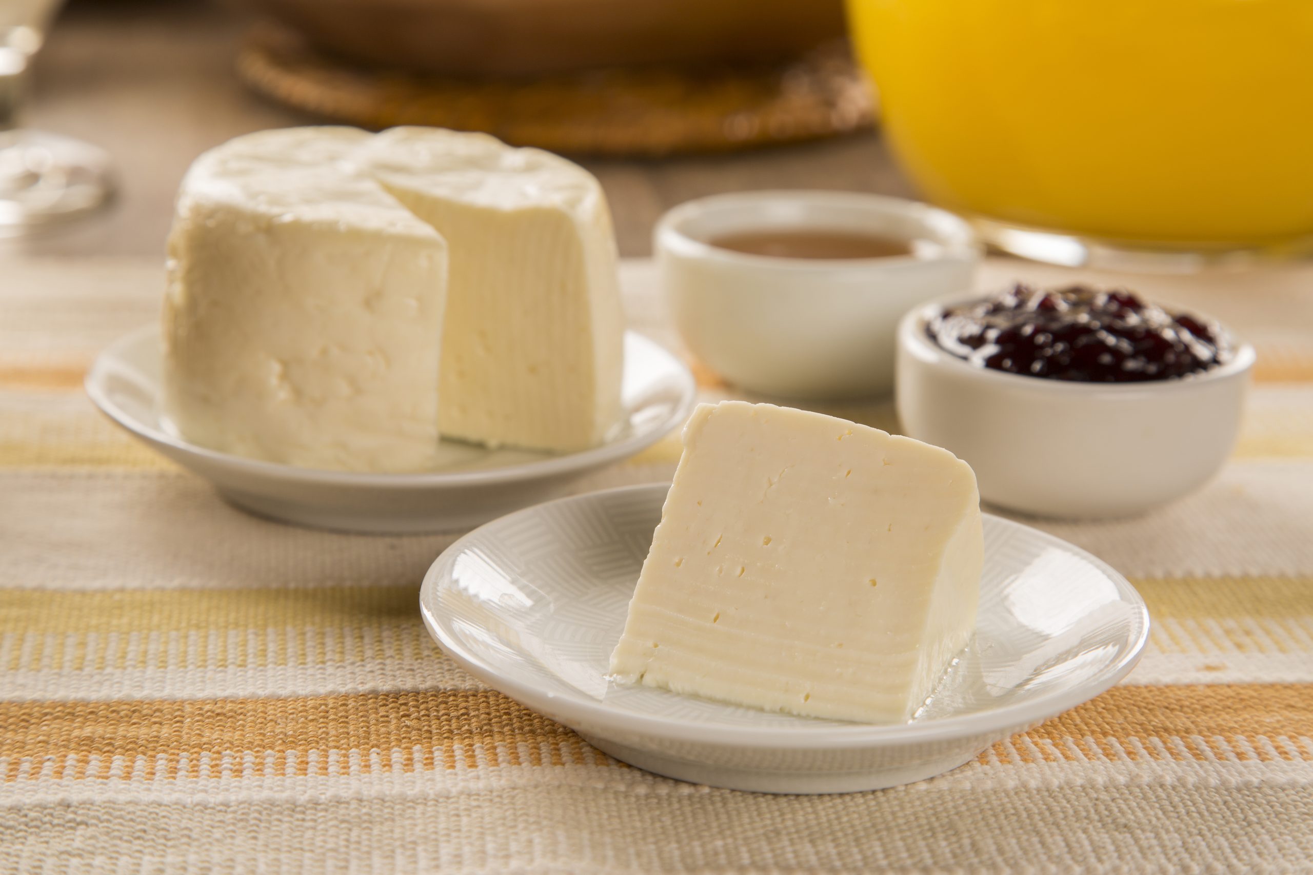 É fã de queijo? Conheça três benefícios desse alimento versátil e delicioso!