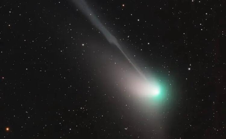 Como ver o cometa verde que está de passagem pelo céu do Brasil? Astrônomo dá dica
