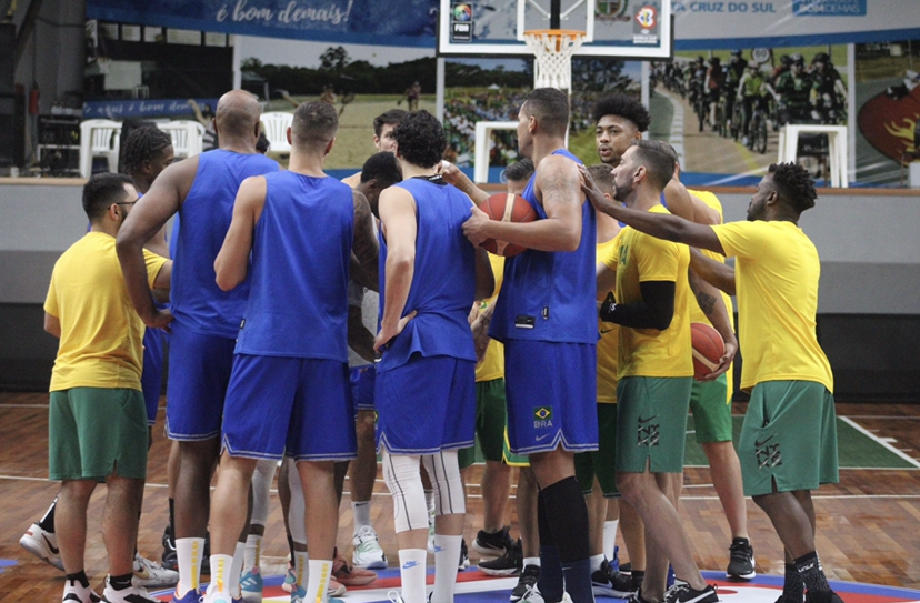 Seleção Brasileira treina no Sul, sem Lucas Dias, para enfrentar a Costa Rica