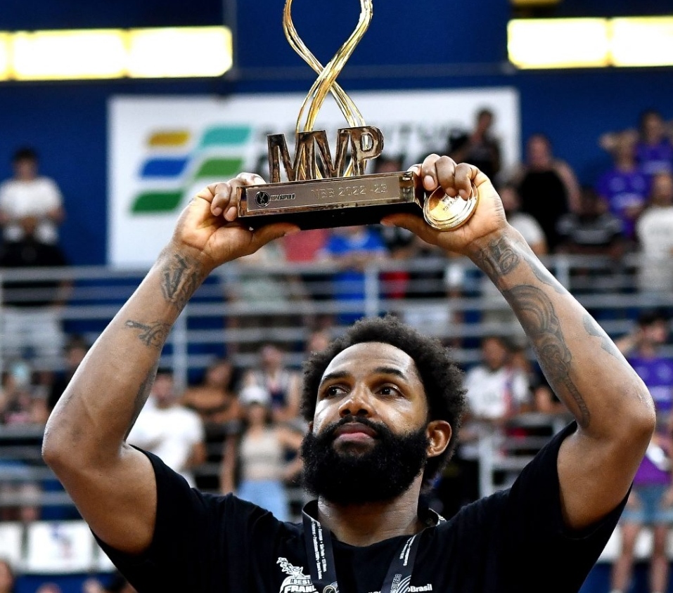 Aos 40 anos e vendendo saúde, David Jackson segue com basquete em altíssimo nível