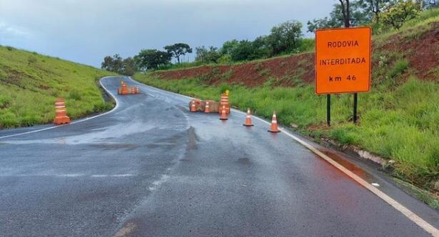 Governo estadual está consertando estrago na estrada entre Batatais e Altinópolis