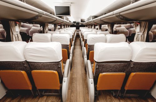 Descubra qual é o assento mais seguro para voar de avião, segundo especialistas - Jornal da Franca