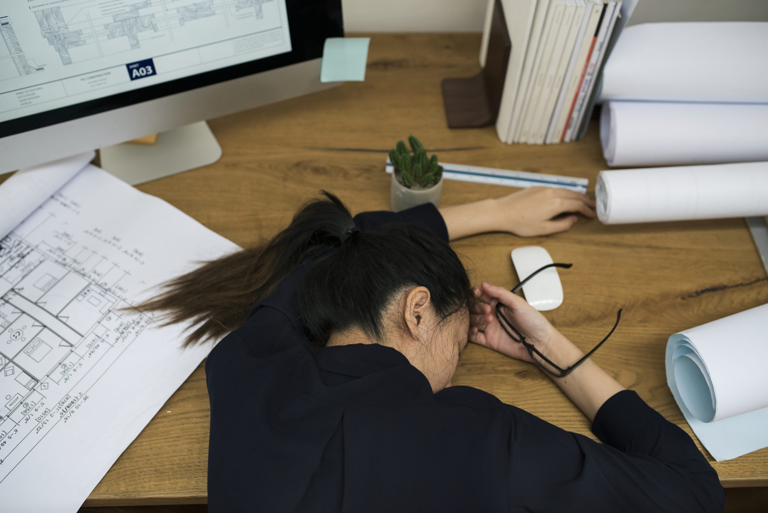 Semana de 4 dias de trabalho reduz burnout em 71%, aponta estudo