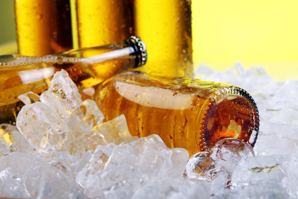 Dois métodos para gelar suas cervejas em apenas três minutos sem usar a geladeira