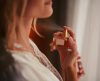 Quase sem cheiro: Saiba como fazer seu perfume durar mais tempo no seu corpo - Jornal da Franca