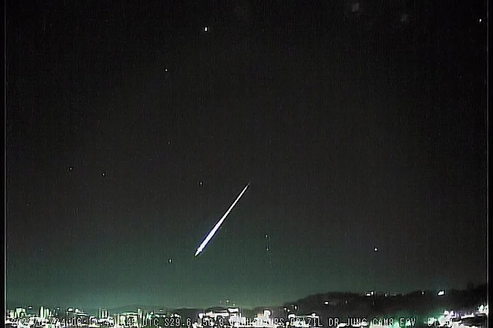 Meteoro superbrilhante transforma a noite em dia em várias cidades do Brasil