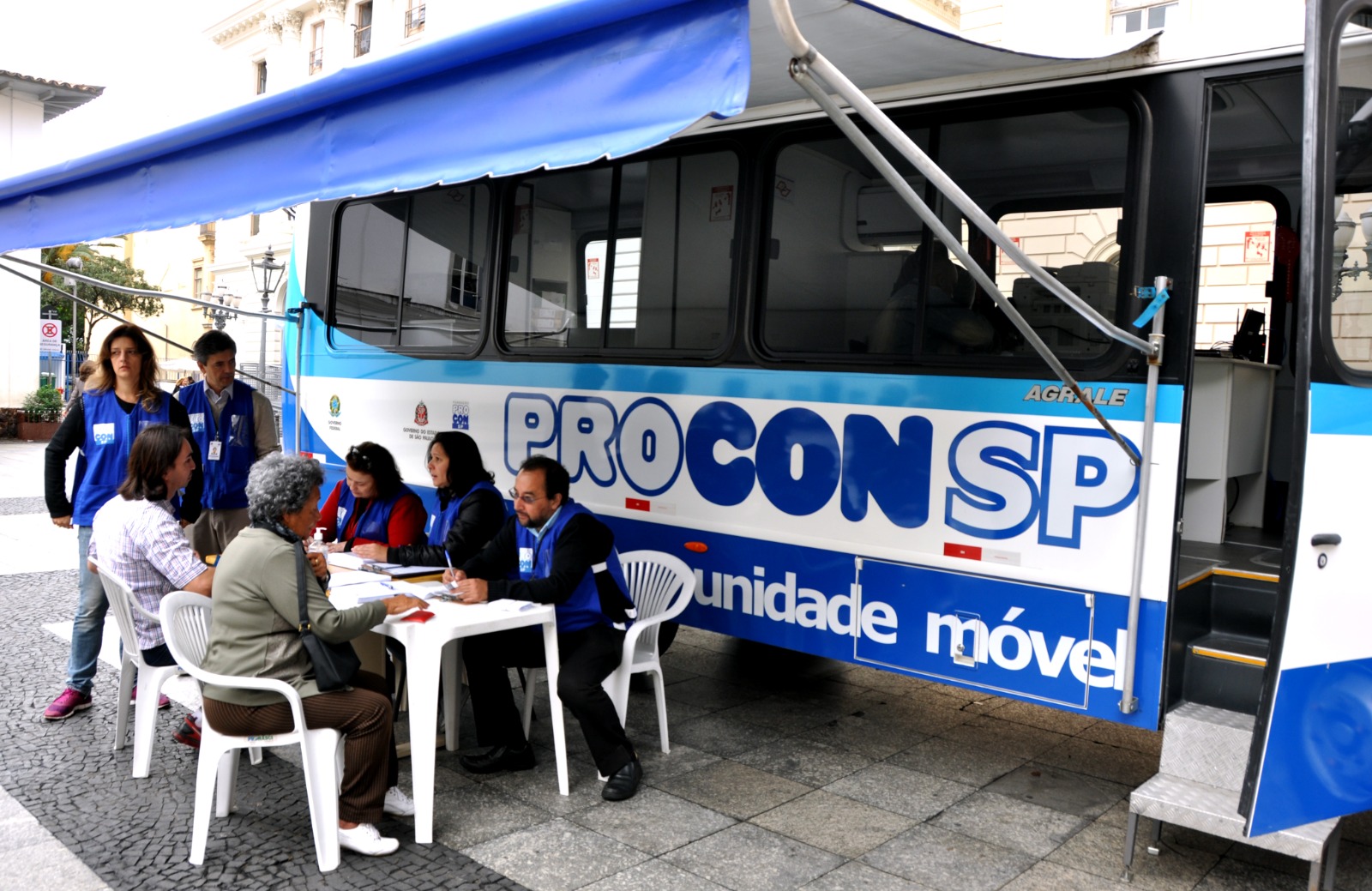 Procon-SP apura discriminação na relação de consumo: financeiro, racial e de gênero