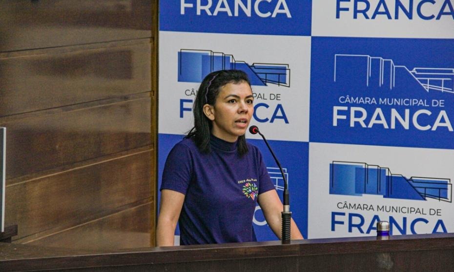 Professora francana faz curso em Portugal realizado com apoio do poder público