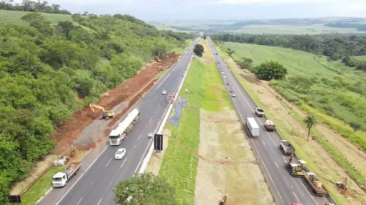 Empresa trabalha para recuperar trecho interrompido na Rodovia Anhanguera, km 247