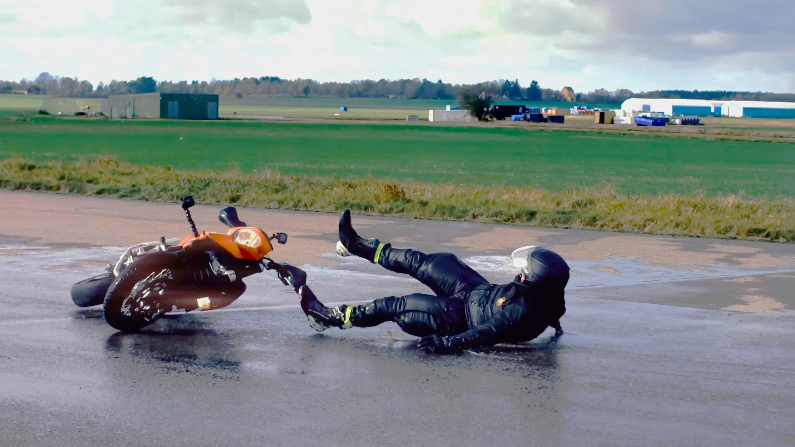Está chegando o Airbag Jeans, um jeito de sofrer menos nas quedas das motos