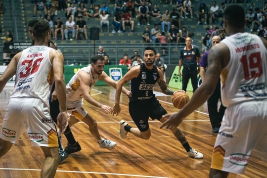 Sesi Franca Basquete segue imbatível, supera Caixas e continua invicto no NBB