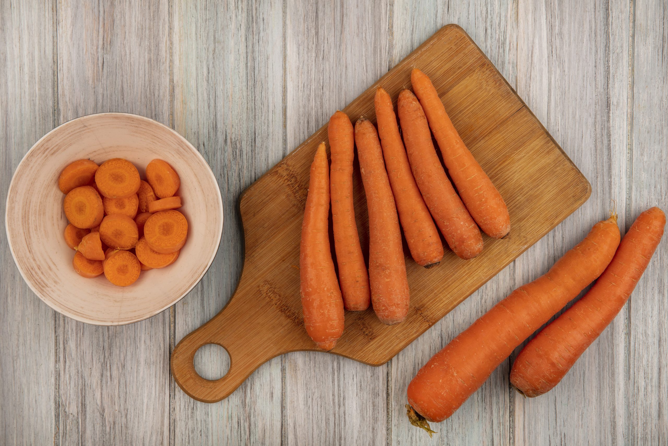 Como deixar cenoura murcha crocante de novo? Truque com água salva o alimento!