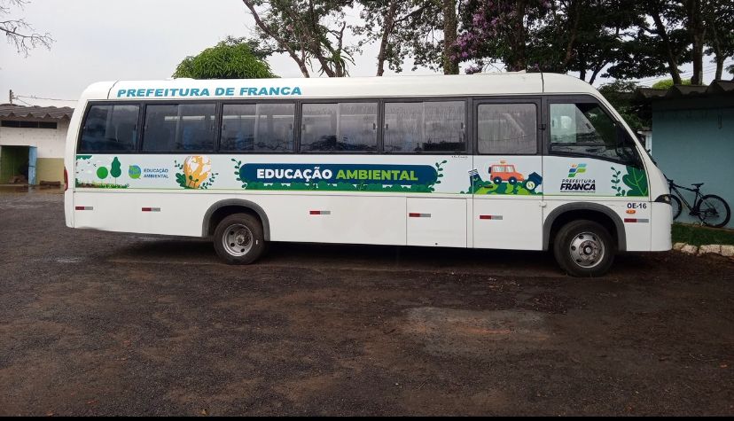 Dia da Água: Franca tem plantio de árvores e uso do ônibus da Educação Ambiental
