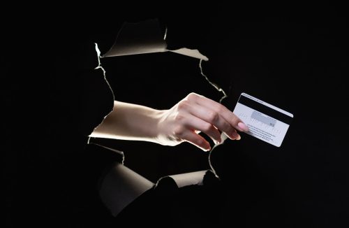 Dark web vaza 2,1 milhões de cartões de crédito. Quase 20 mil são brasileiros - Jornal da Franca