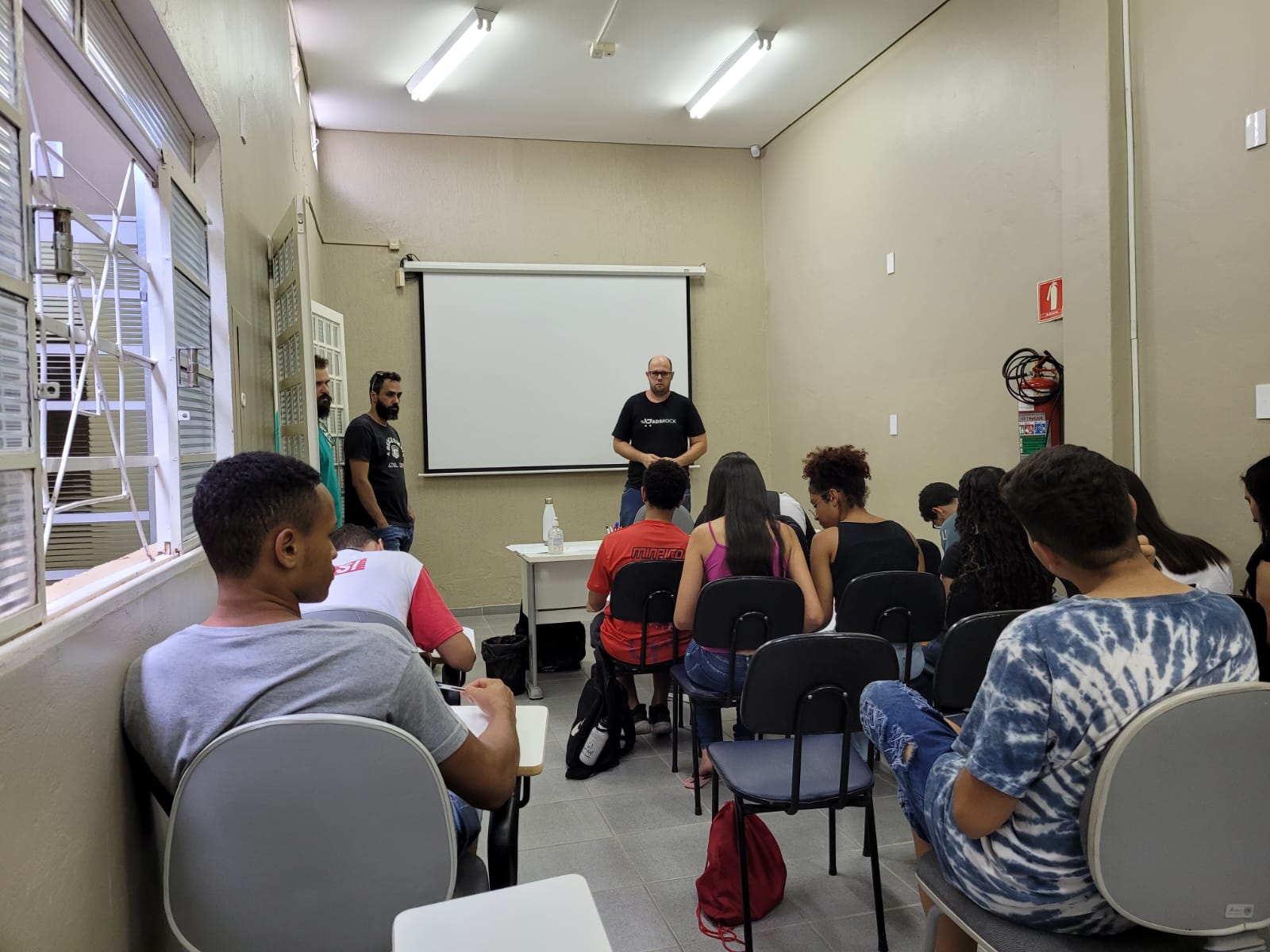 Jovens francanos visitam sede da IMPERA e recebem orientações sobre empreendedorismo