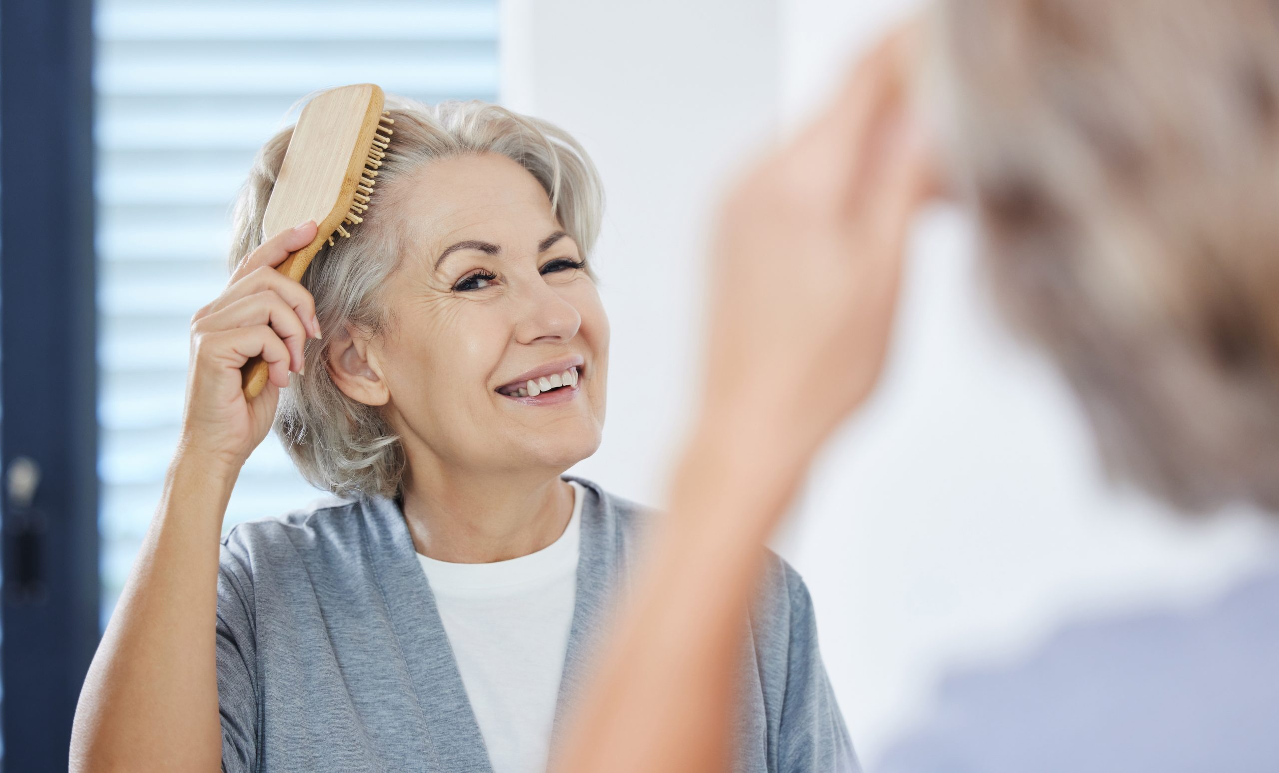 Queda de cabelos na menopausa é normal? Especialista explica!
