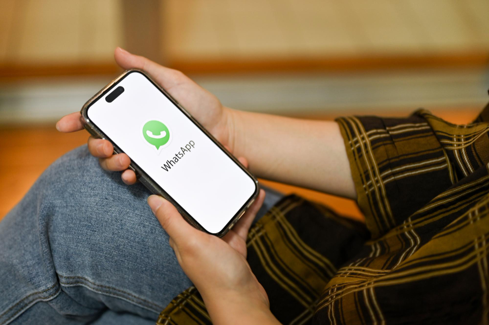 Conheça 7 sinais que alguém está bisbilhotando suas conversas do WhatsApp