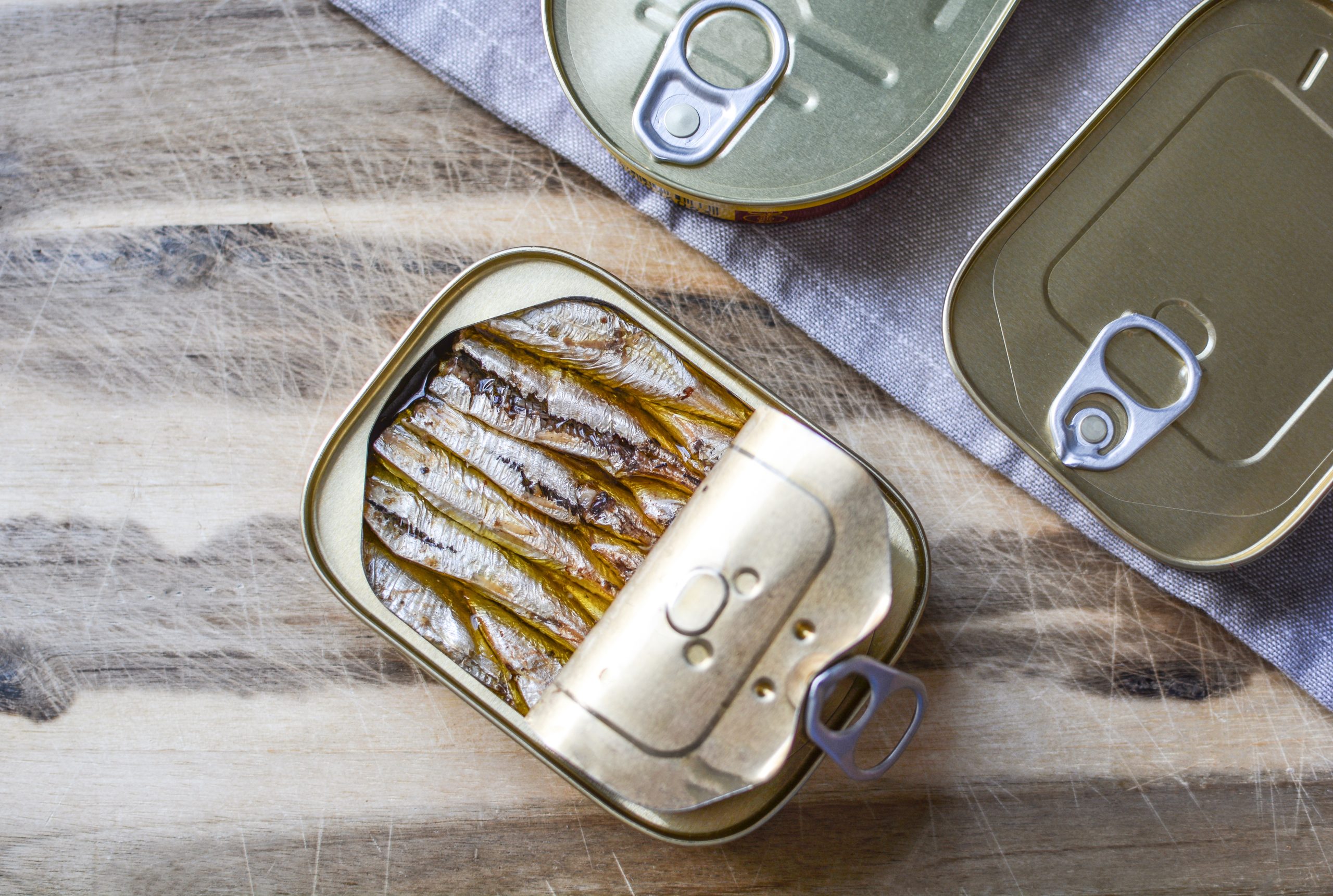 Mito ou verdade: o óleo da lata da sardinha faz mal para a saúde? Descubra!