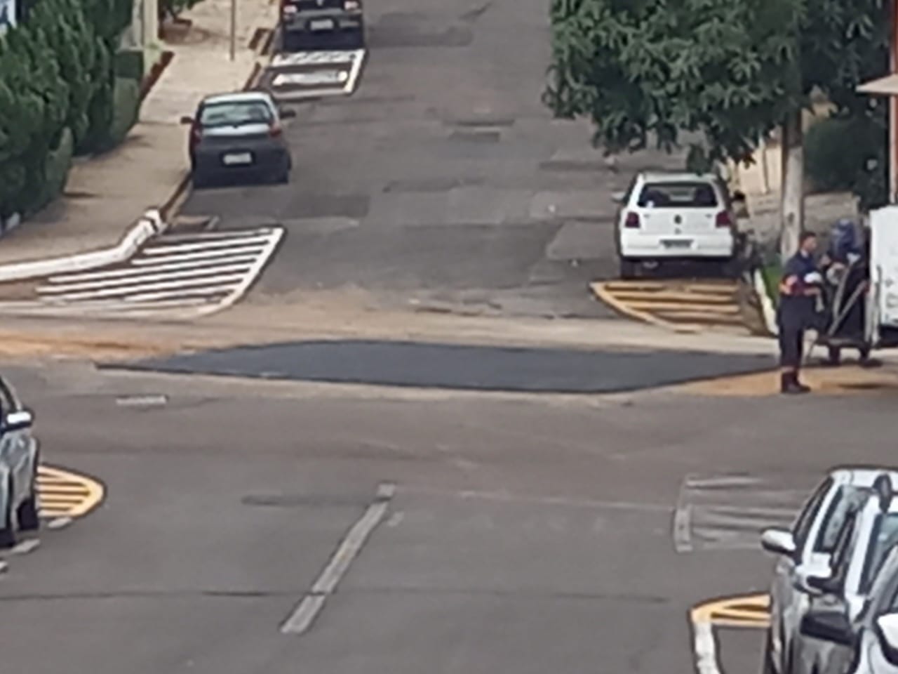 Vereador destaca obra para fechar cratera na Sete de Setembro; perigo no meio da rua